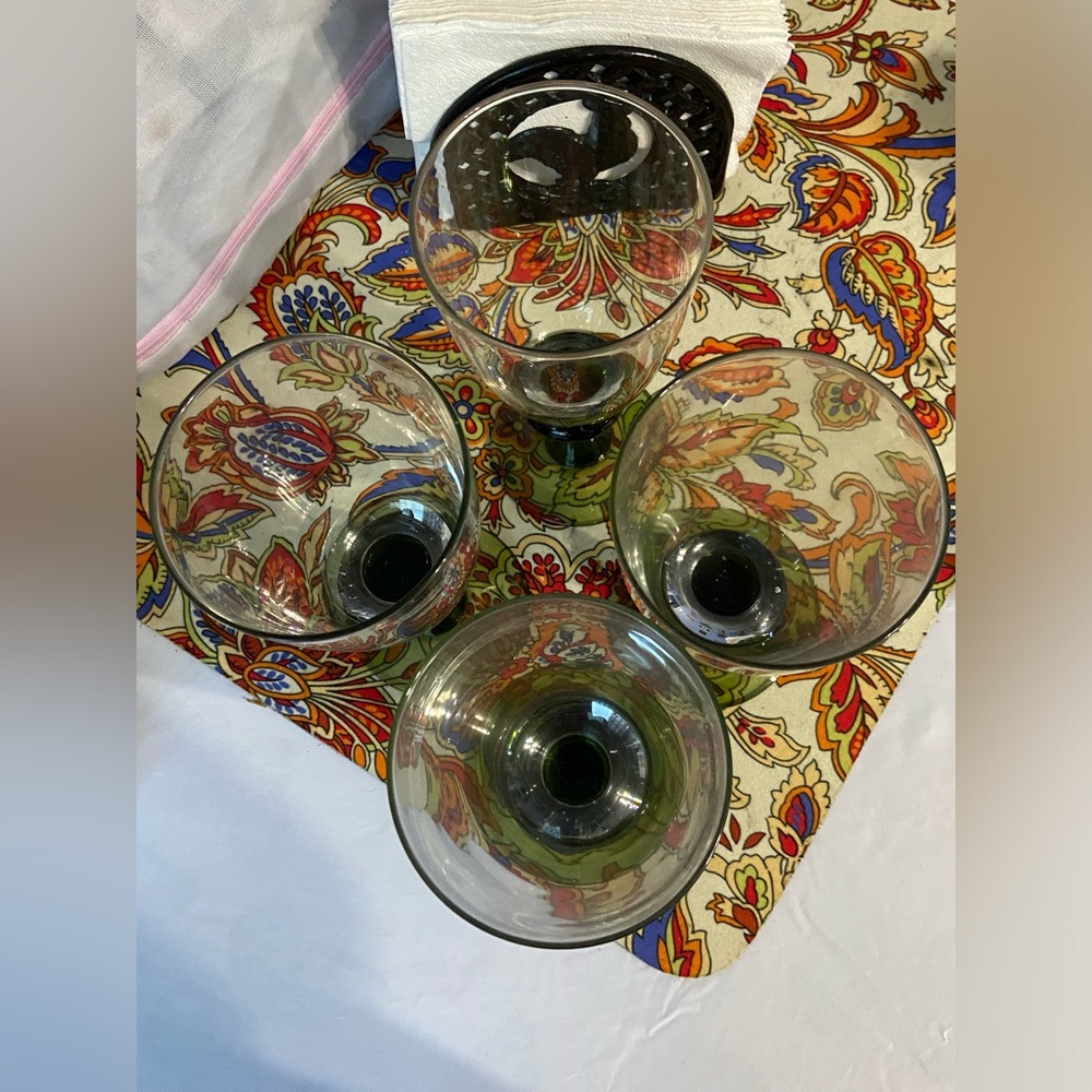 4PC. Set Emerald Green Stemmed Glass Goblet